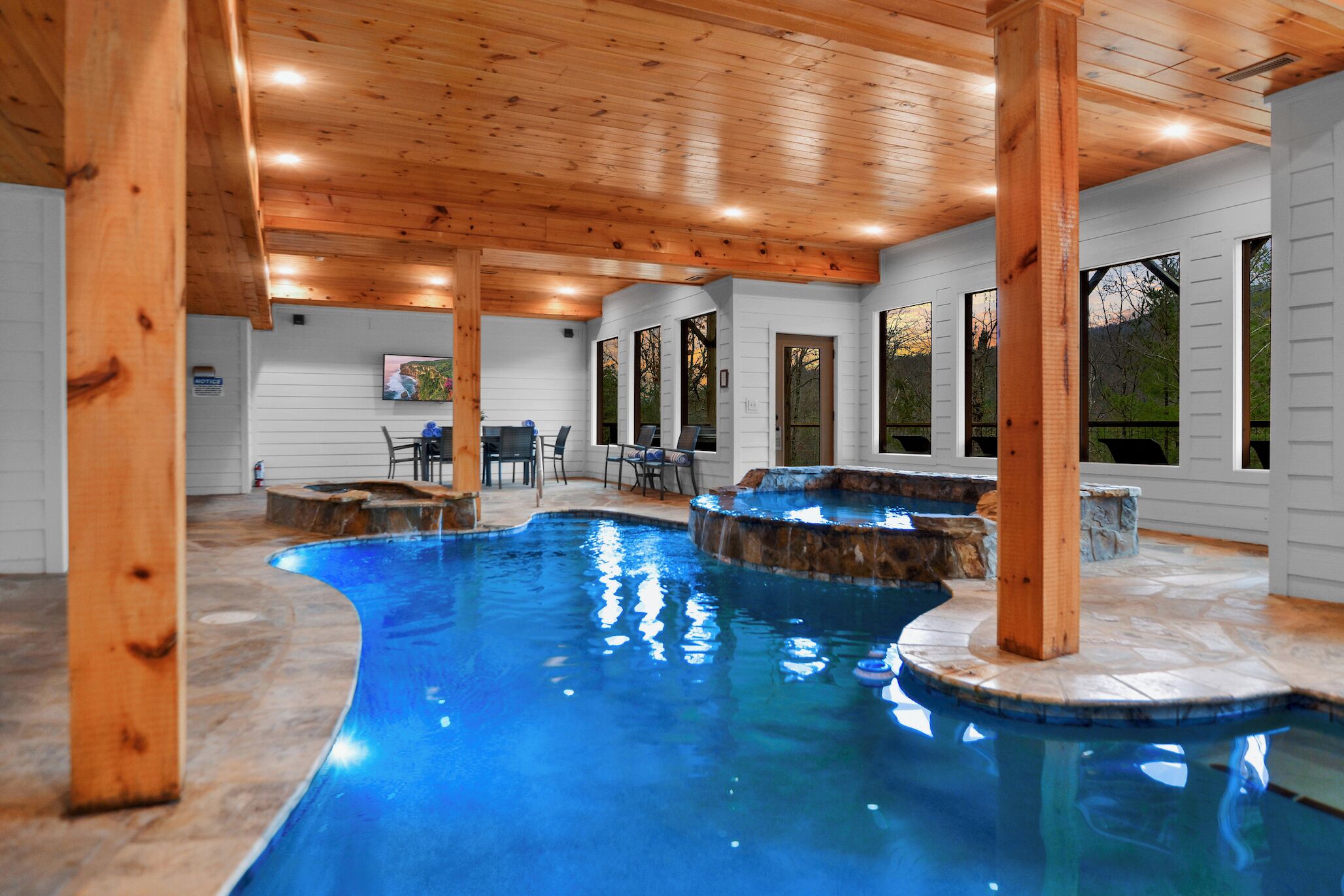 屋内プール、温水プール