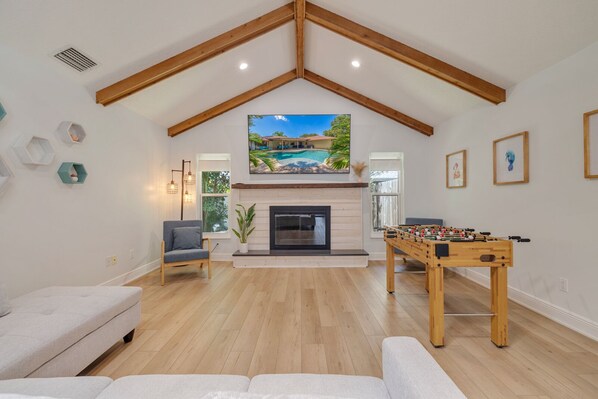 Fernseher, Tischfußball