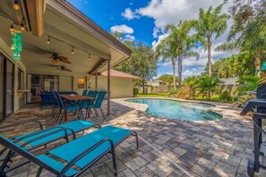 A heated pool - Hello Sunshine – Heated Pool, Playground & Short Drive to Indian Rocks Beach (Largo)