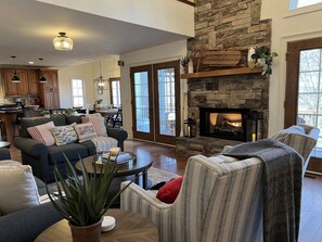 Smart TV, fireplace, video games, DVD player - Breathtaking Views-Games-Cinema-SPA | Cardinal Ridge (Candler)