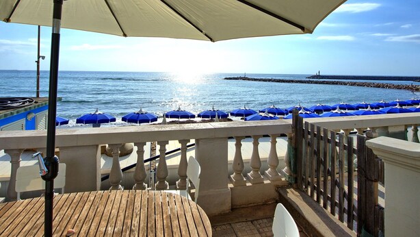Property grounds - Beautiful apartment for 4 people with WIFI, TV, terrace and panoramic view (San Vincenzo)