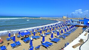 Property grounds - Beautiful apartment for 4 people with WIFI, TV, terrace and panoramic view (San Vincenzo)