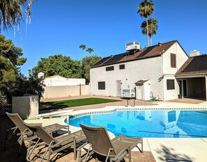 Outdoor pool, a heated pool - Bedroom W/ a Private Pool for Staycation/Gathering (Phoenix)