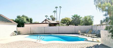 Piscine extérieure, piscine chauffée