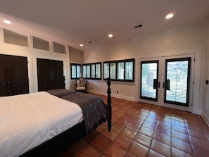 3 bedrooms, iron/ironing board, travel cot, free WiFi