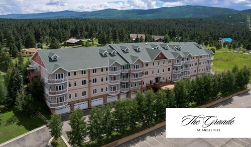 Luxury Condo | Close to Slopes | The Grande 212