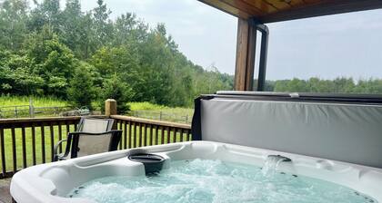 Salmon River Waterfront Lodge w/ Soothing Hot Tub