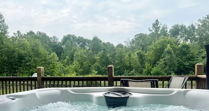 Salmon River Waterfront Lodge w/ Soothing Hot Tub