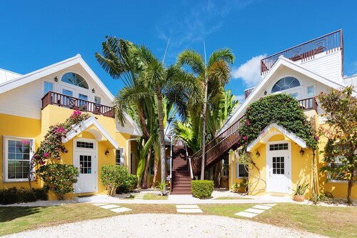 Immerse in tranquility of Travellers Room at Award-Winning Shangri-La  B & B