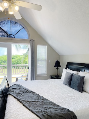 1 bedroom, in-room safe, iron/ironing board, WiFi - Immerse in tranquility of Travellers Room at Award-Winning Shangri-La  B & B (West Bay)
