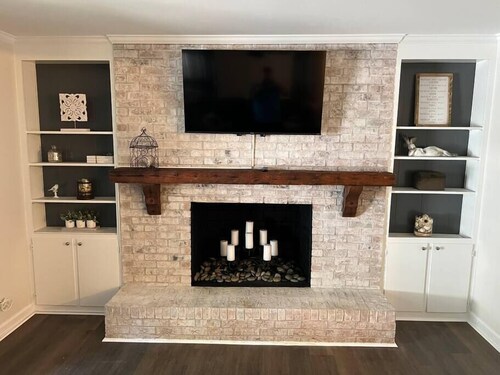 Cheerful 5 bedroom 3.5 bath very spacious home.