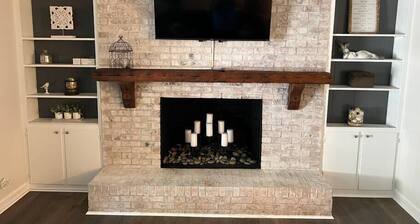 Cheerful 5 bedroom 3.5 bath very spacious home.