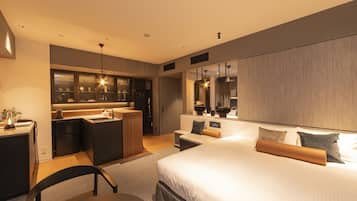 In-room safe, blackout curtains, free WiFi, bed sheets