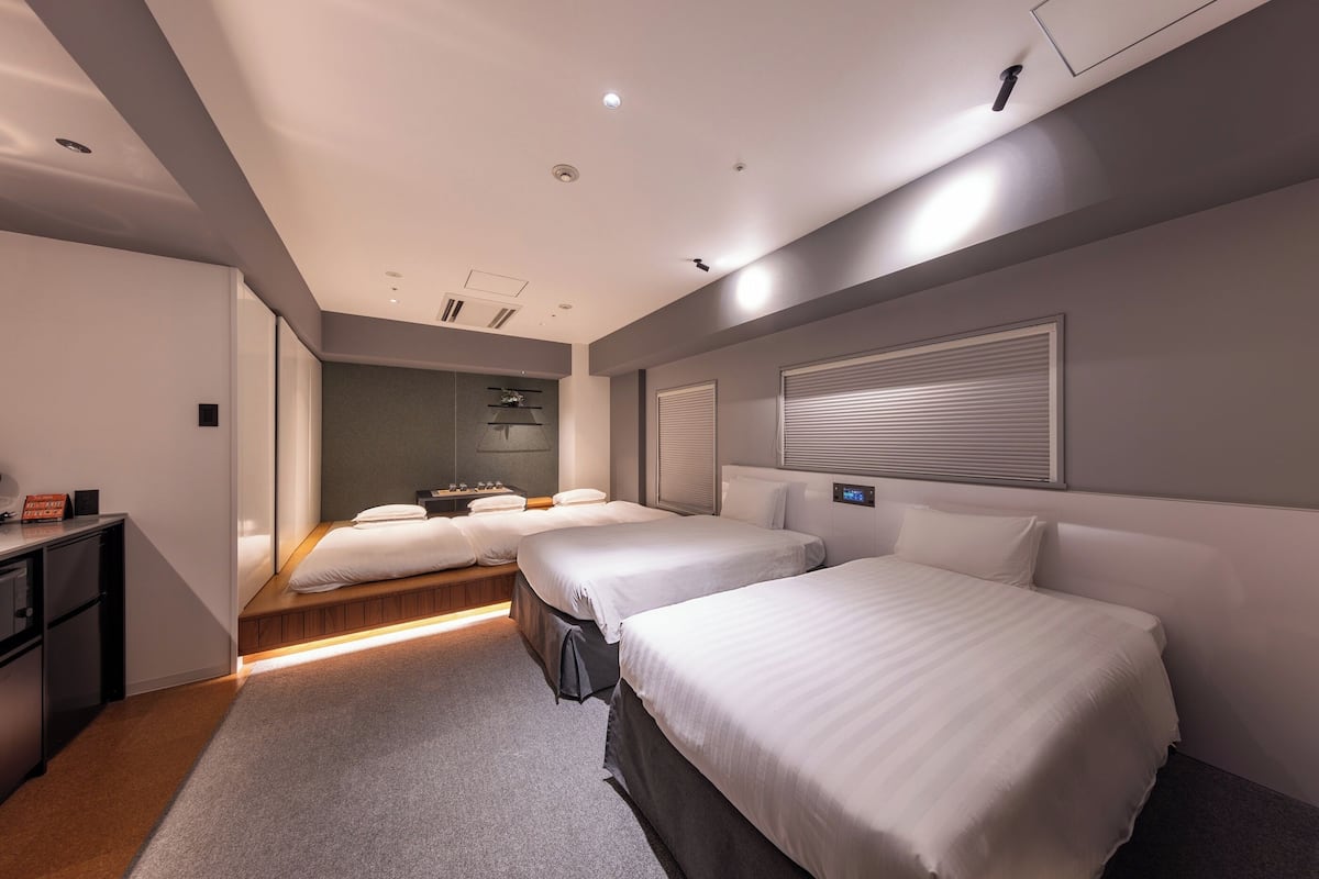 In-room safe, blackout curtains, free WiFi, bed sheets