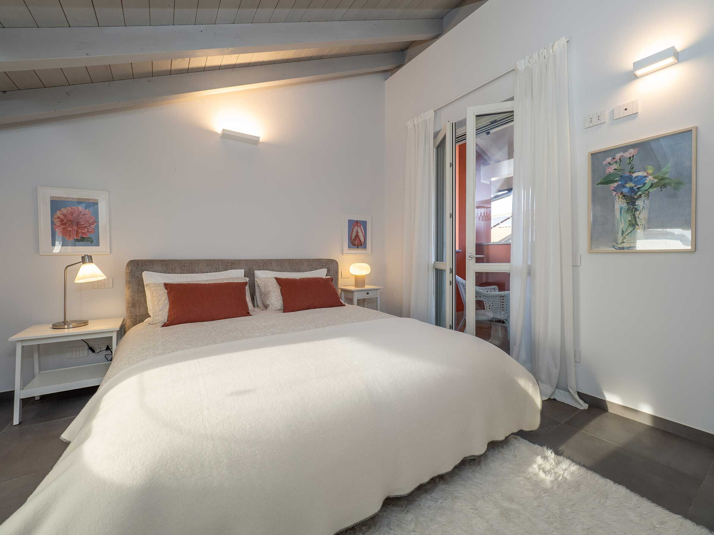 3 bedrooms, in-room safe, iron/ironing board, free WiFi