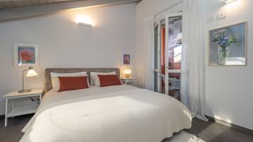 3 bedrooms, in-room safe, iron/ironing board, free WiFi