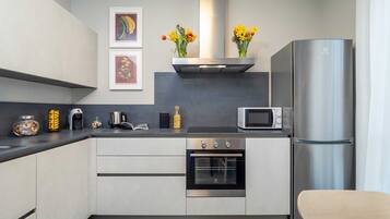 Frigorifero, microonde, forno, lavastoviglie