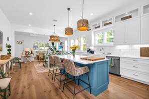 Fridge, microwave, oven, stovetop - The Luxe Sunshine Villa w/ *Private Pool House* (West Palm Beach)