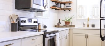 Sleeps 10•5 Beds•3 min to DT Beaufort•12 min to Parris Island 🇺🇸•Shaded Deck