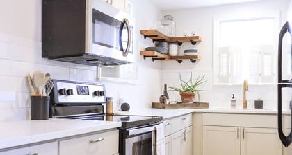 Sleeps 10•5 Beds•3 min to DT Beaufort•12 min to Parris Island 🇺🇸•Shaded Deck