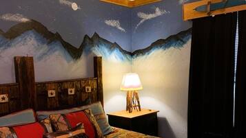 5 bedrooms, iron/ironing board, free WiFi, bed sheets