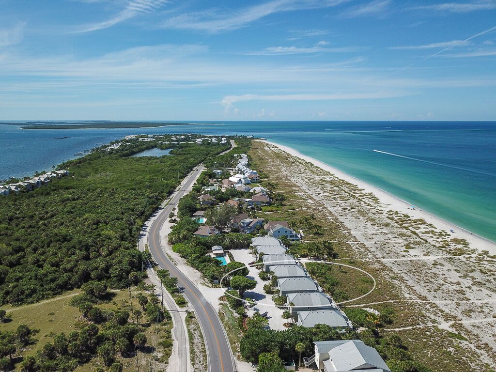 Welcome to Turquoise Turtle! 3/3 Beachfront Town Home!