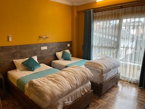 7 室のベッドルーム、セーフティボックス (室内)、デスク、アイロン / アイロン台