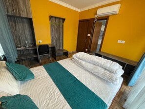 7 室のベッドルーム、セーフティボックス (室内)、デスク、アイロン / アイロン台