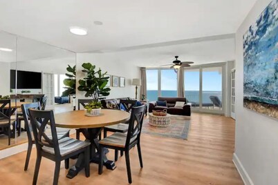 Penthouse Oceanfront Luxury condo, French doors, big views, sunrise and sunset