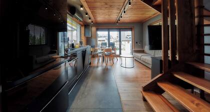 House delux 1010 m.a.s.l. Air conditioned, pets friendly in peaceful area.