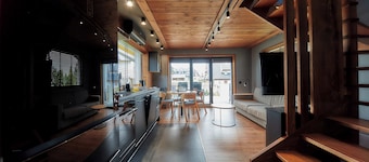 House delux 1010 m.a.s.l. Air conditioned, pets friendly in peaceful area.