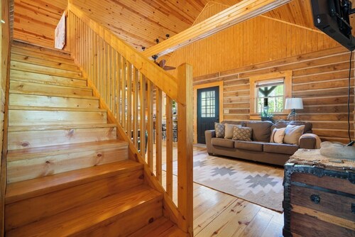 Cozy cabin close to Patoka Lake main entrance!