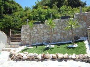 Property grounds - Lovely Studio in Strinilas with its own pool (Strinilas)