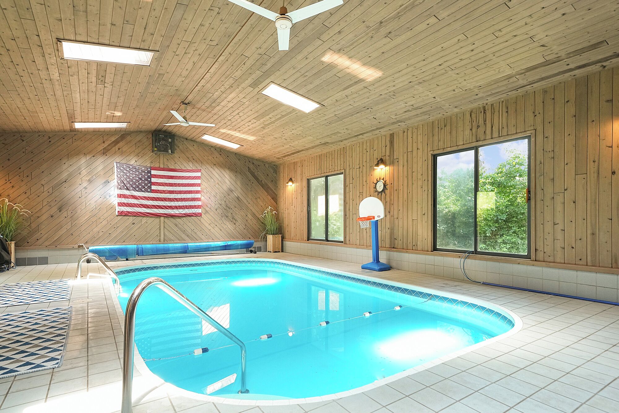 Sisäuima-allas, lämmitetty uima-allas