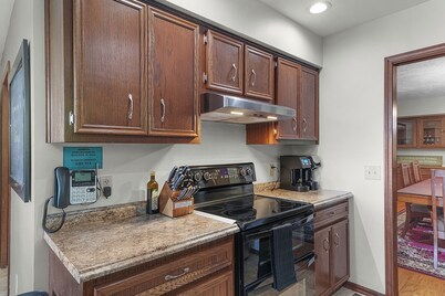 New Year’s- Private Mini Resort w Indoor Pool & Sauna