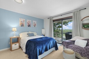 5 slaapkamers, een bureau, een strijkplank/strijkijzer, gratis wifi