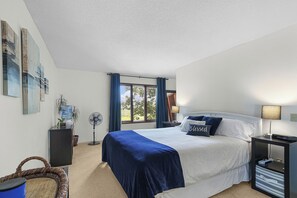 5 bedrooms, desk, iron/ironing board, travel crib