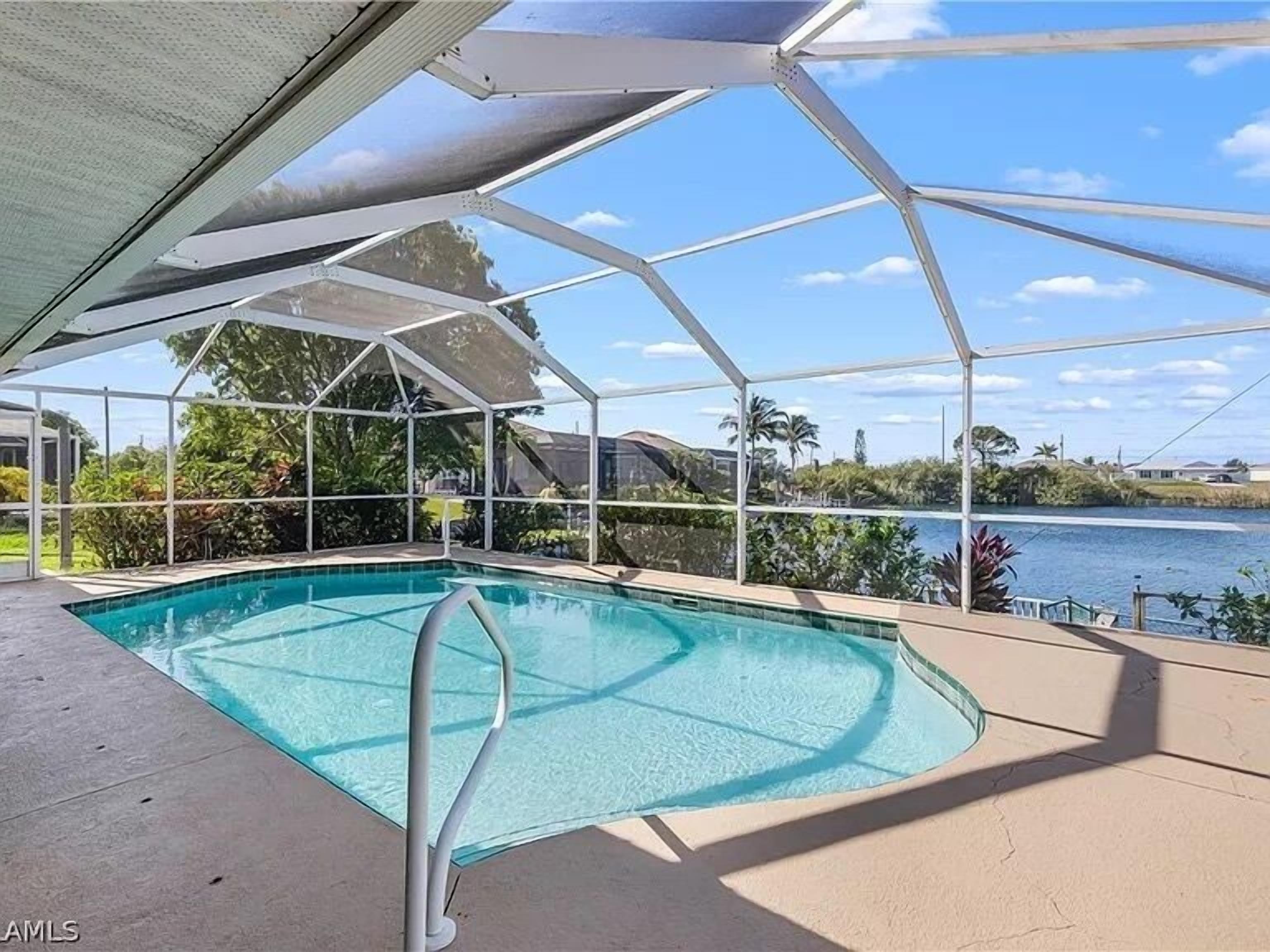 Villa LVL - 3-bedroom, 2 bath Pool Home with Incredible Views of the Freshwater Lake