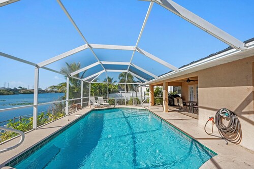 Villa LVL - 3-bedroom, 2 bath Pool Home with Incredible Views of the Freshwater Lake