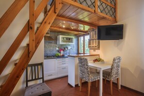 Fridge, stovetop, dishwasher, coffee/tea maker