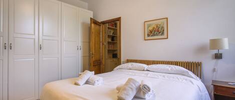 3 bedrooms, iron/ironing board, travel crib, WiFi