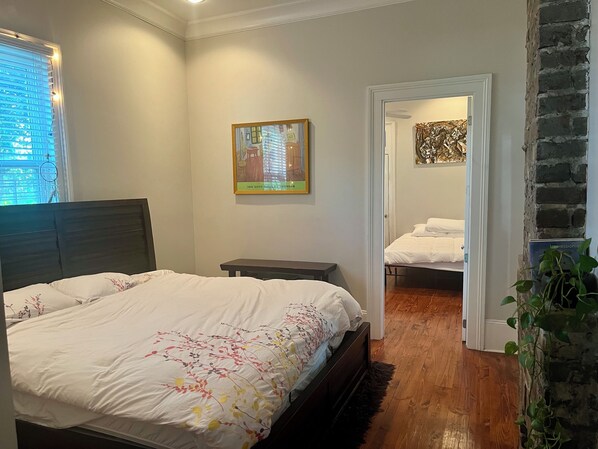 2 slaapkamers, een strijkplank/strijkijzer, gratis wifi, beddengoed