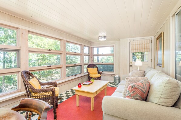 Televisión y chimenea 