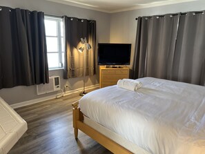 1 habitación, tabla de planchar con plancha, wifi y ropa de cama 