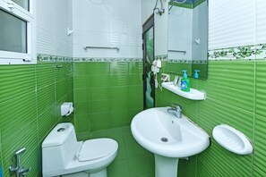 Ducha, artículos de tocador gratuitos, toallas, jabón
