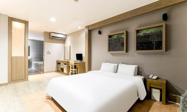 Habitación doble Premium | Decoración personalizada, muebles diferentes y wifi gratis 