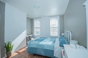 2 chambres, fer et planche à repasser, accès au Wi-Fi (inclus)