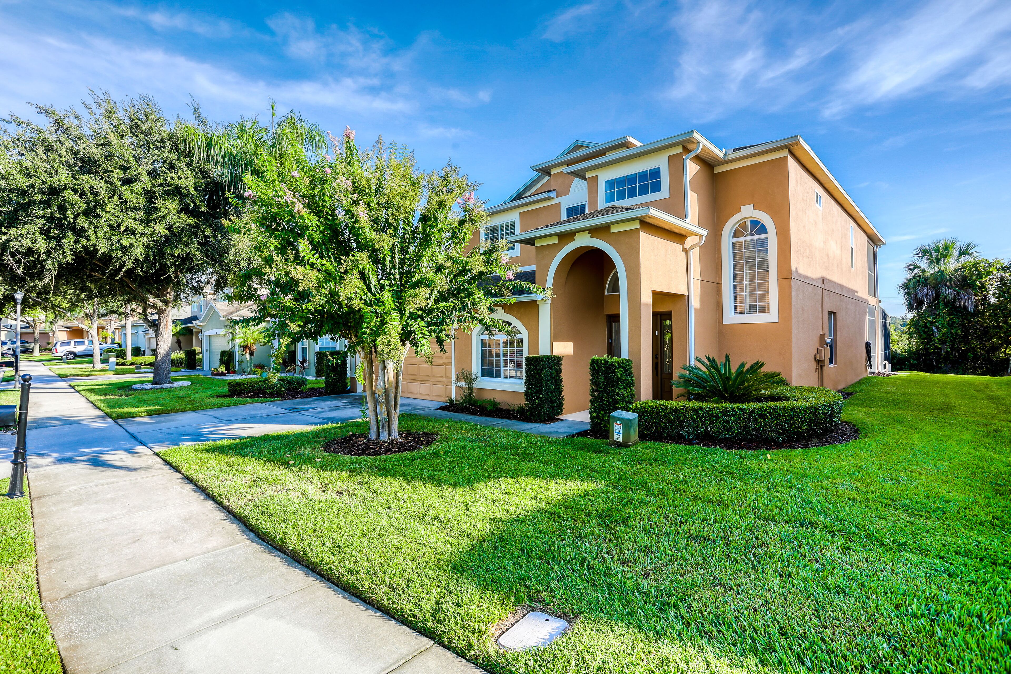 Gorgeous home near Disney with private pool, pool spa, on-site gym, tennis, AC