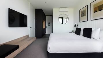 In-room safe, iron/ironing board, free WiFi, bed sheets