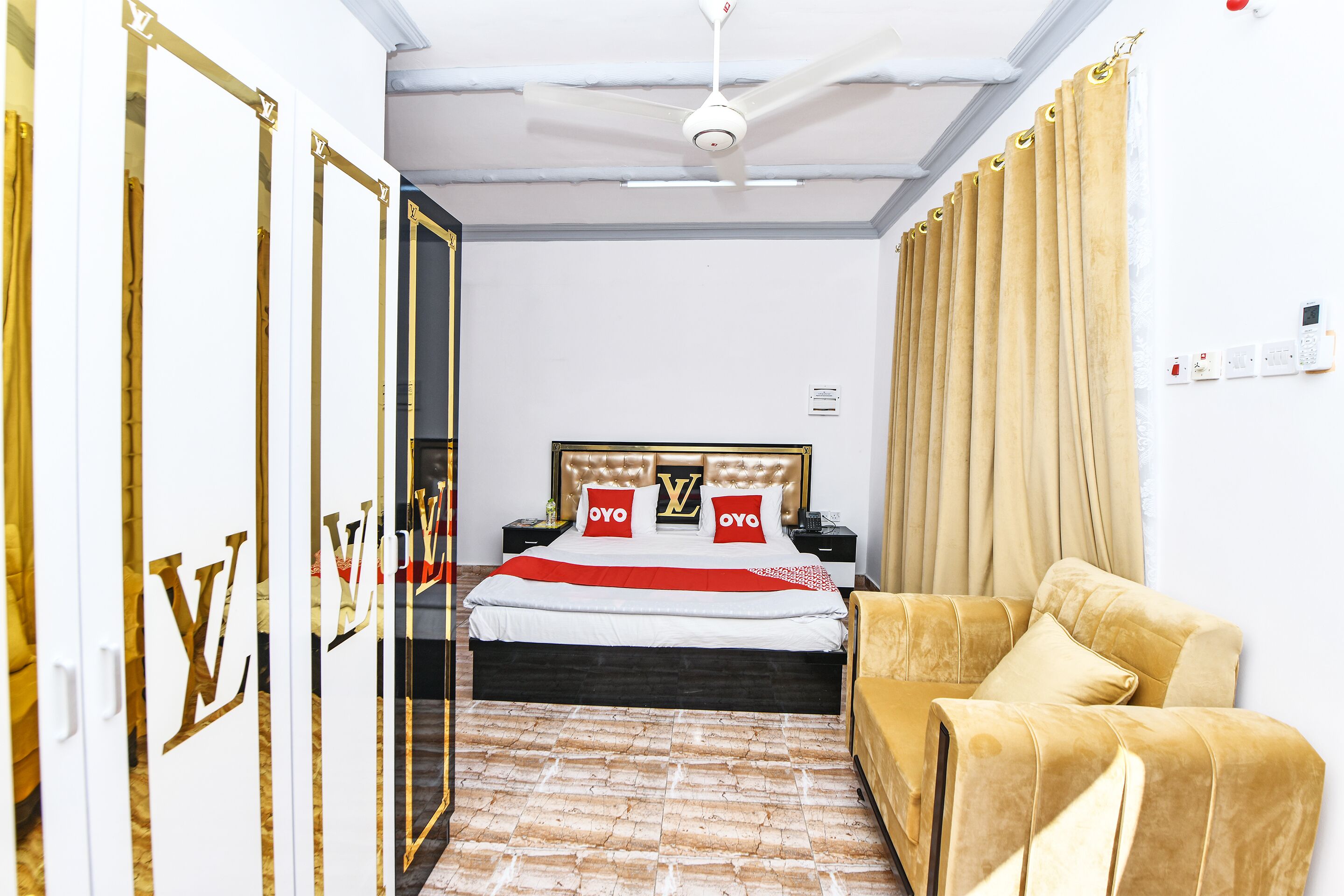 Bureau, Wi-Fi gratuit, draps fournis